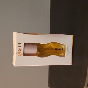 Gisou honey lip oil sealed!